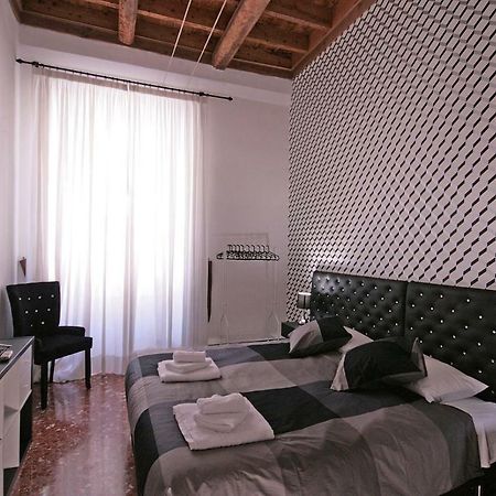 Trastevere 3 Bedrooms Рим Екстер'єр фото