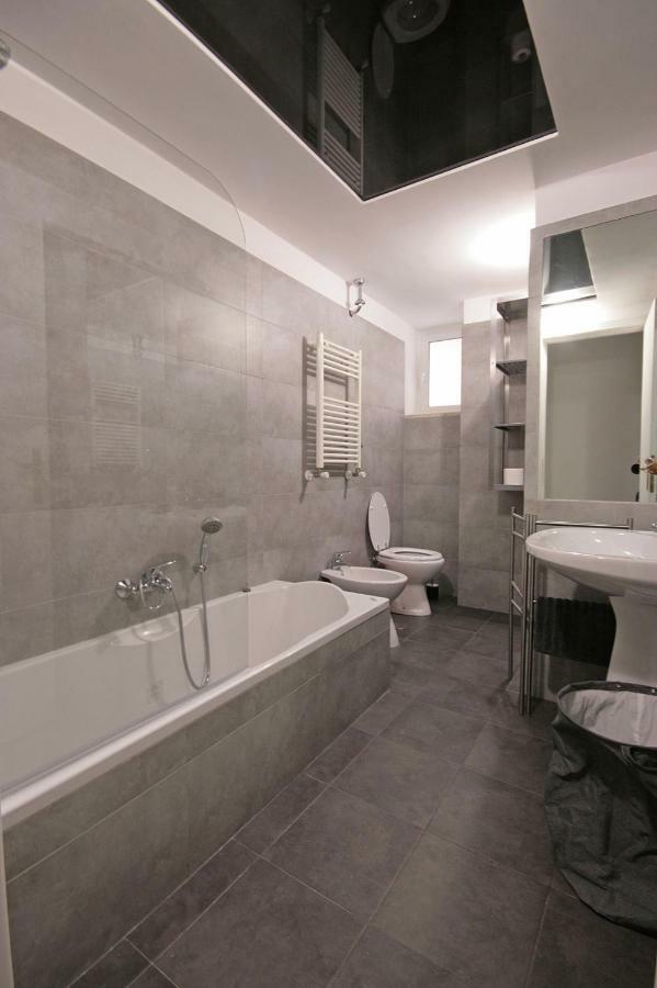 Trastevere 3 Bedrooms Рим Екстер'єр фото