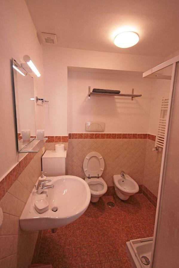 Trastevere 3 Bedrooms Рим Екстер'єр фото