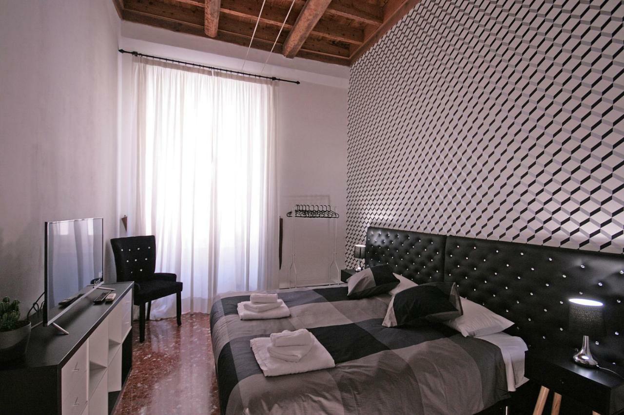 Trastevere 3 Bedrooms Рим Екстер'єр фото